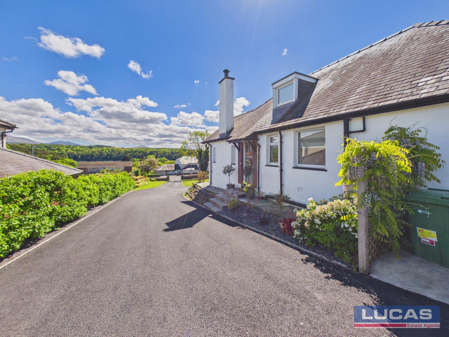4 bed property in Holyhead Road, Menai Bridge